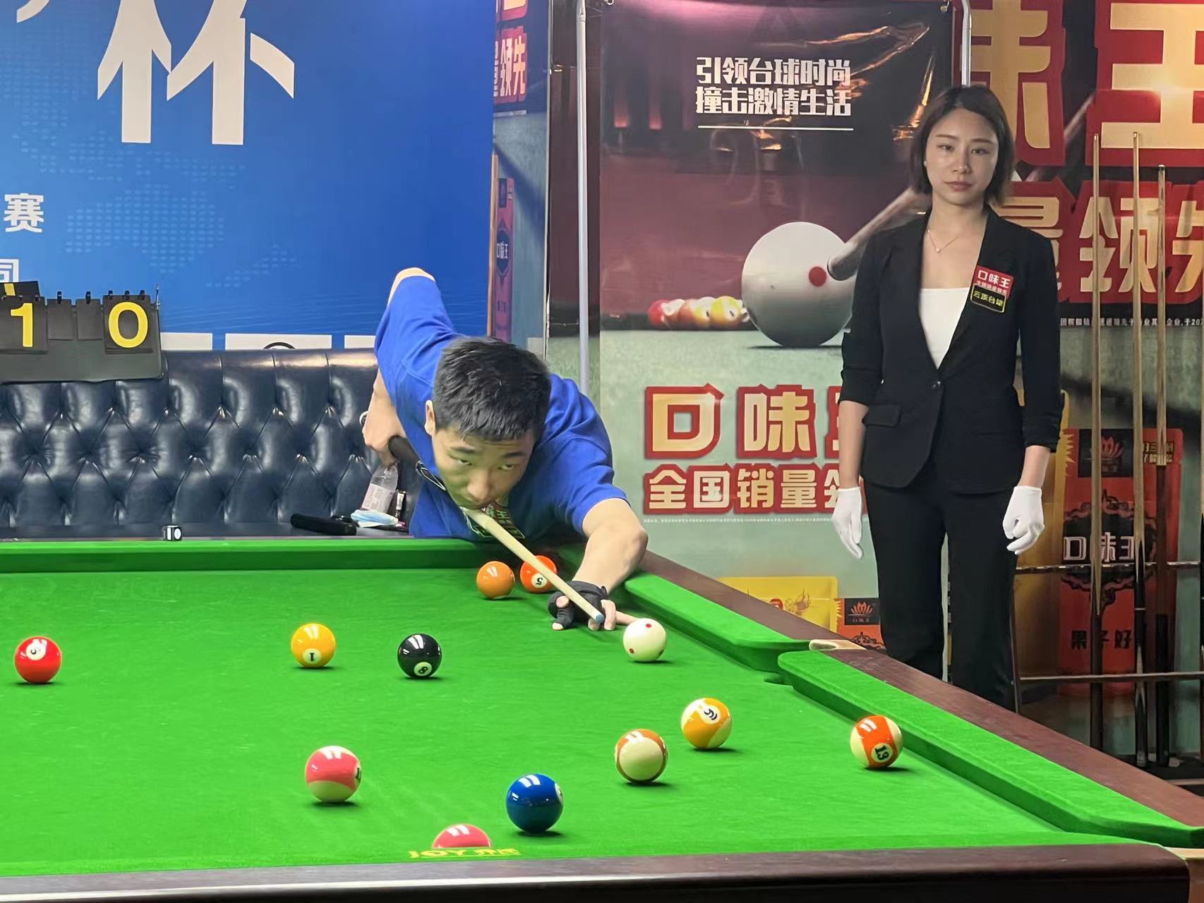 更衣室的和 更衣室的和