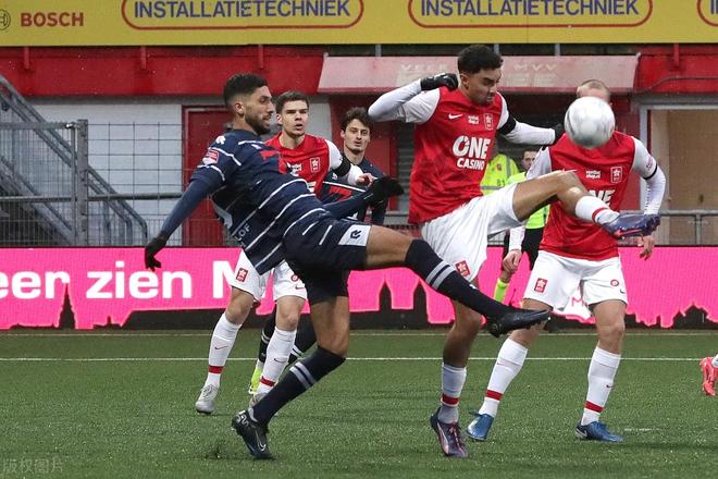 两队均有球 两队均有球