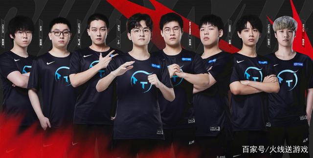 球迷们通过 球迷们通过