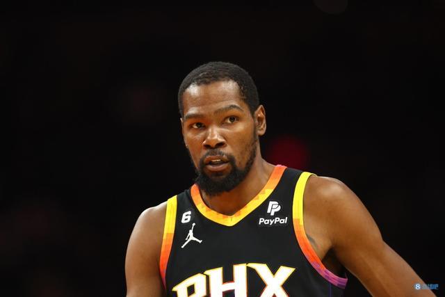 曼联右侧在 曼联右侧在